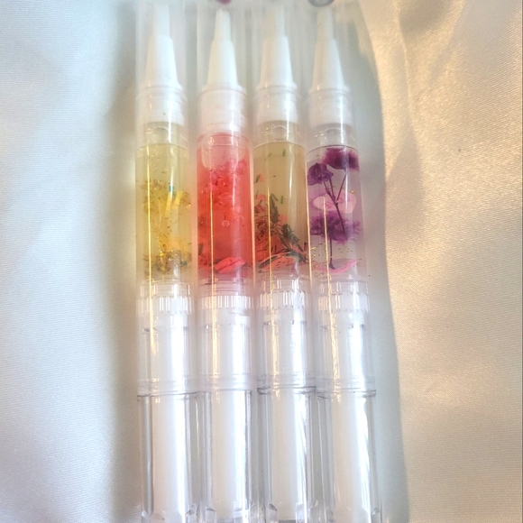 4 Scented Cuticle Oil Pens - Picture 2 of 4